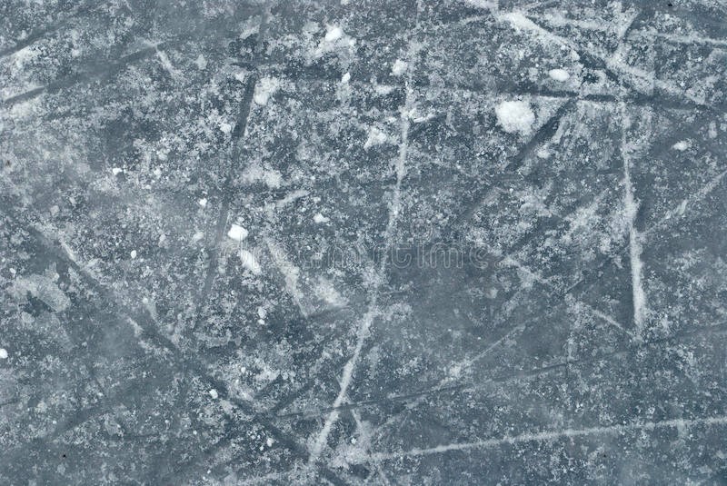 Imagen de una pista de hielo. Se pueden observar las marcas que dejaron unos patines. 
